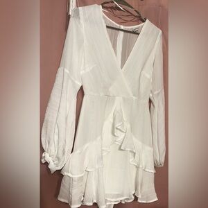 Selfie Leslie Longsleeve
White Dress